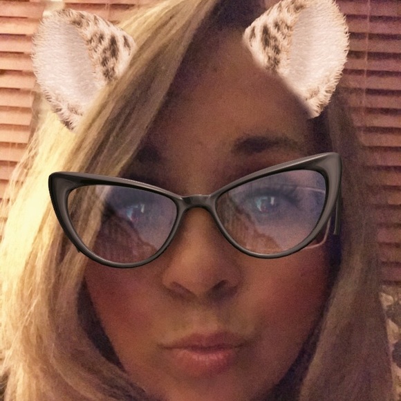 Meet your Posher, Alaine - Picture 1 of 1